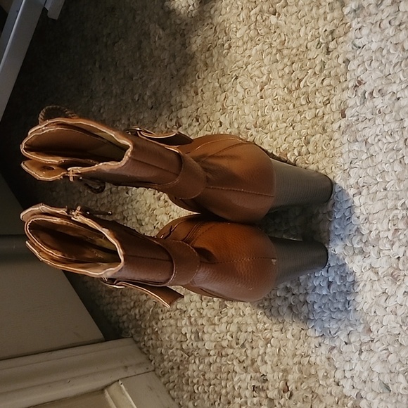 Mark. Booties sz 7 - Picture 3 of 4